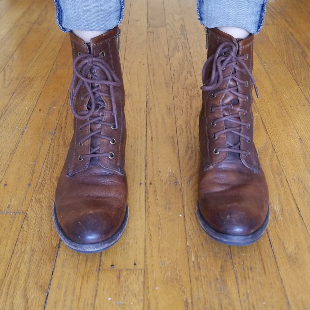 Frye carson lug lace up